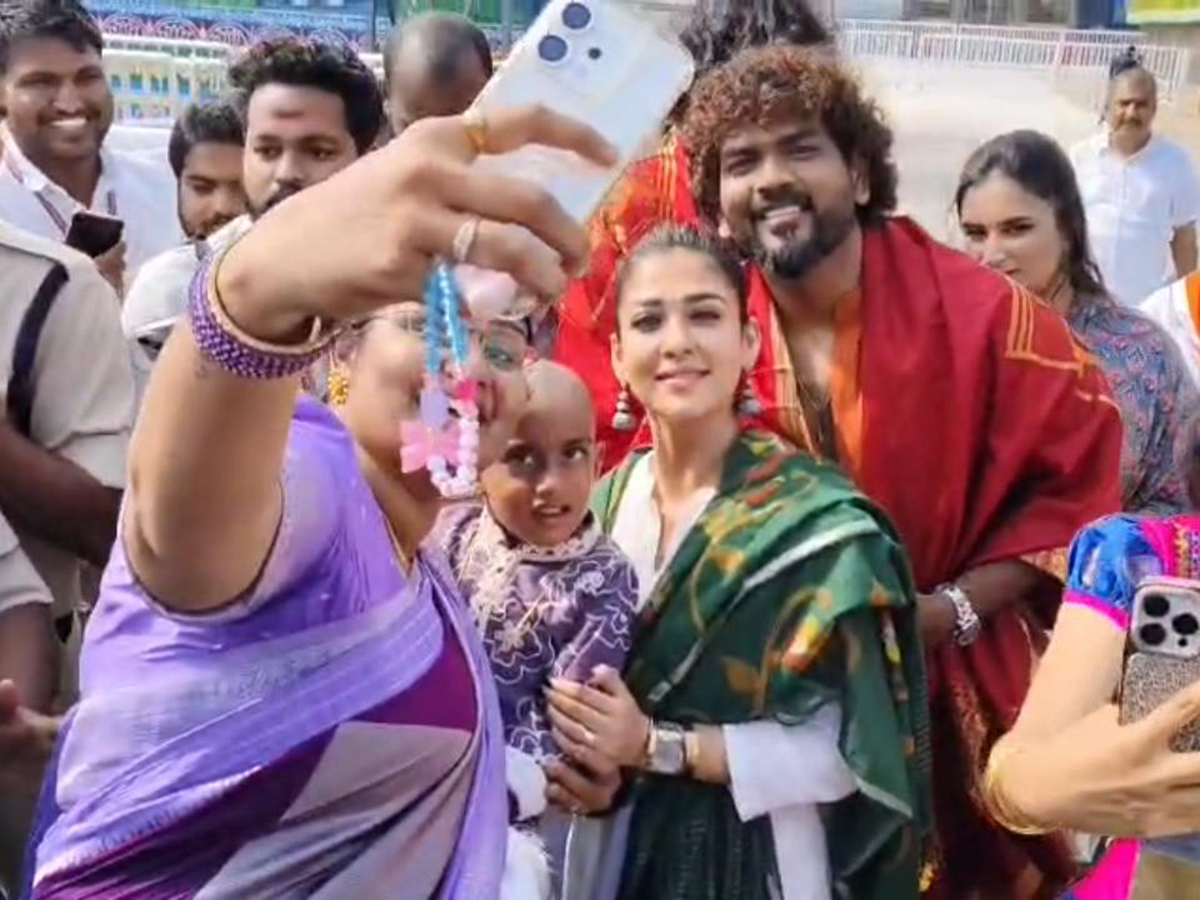 Actress Nayanthara, Vignesh Shivan Visits Tirumala11