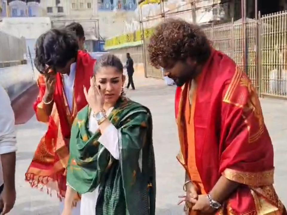 Actress Nayanthara, Vignesh Shivan Visits Tirumala12