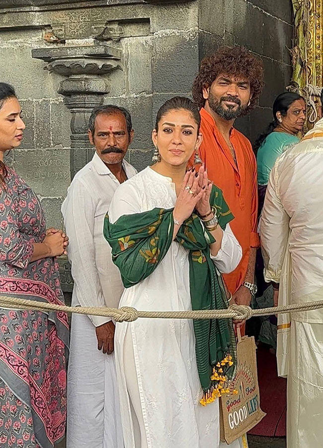 Actress Nayanthara, Vignesh Shivan Visits Tirumala6