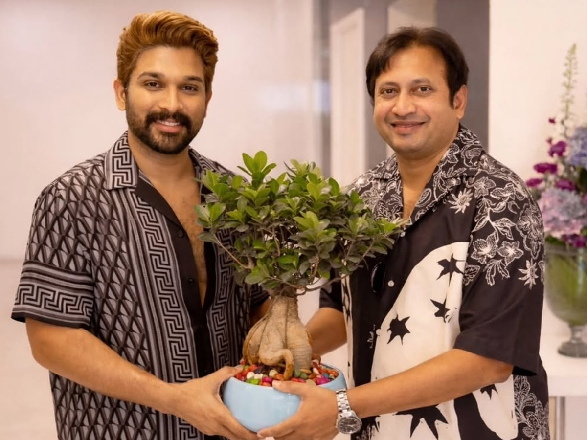 Icon Star Allu Arjun Birthday Celebrations with Celebrities Photos9