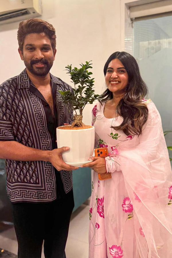 Icon Star Allu Arjun Birthday Celebrations with Celebrities Photos10
