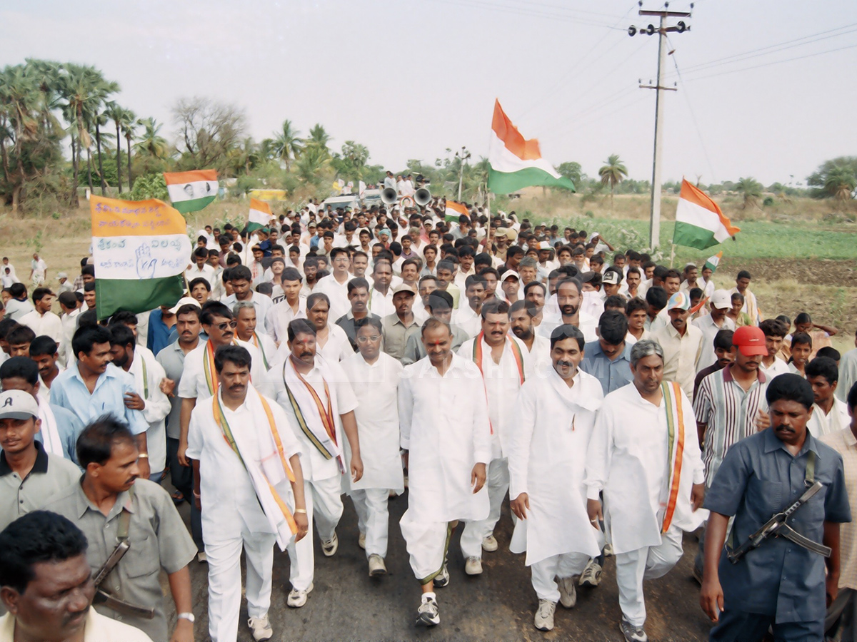 YS Rajasekhara Reddy Padayatra HD Unseen Photos13