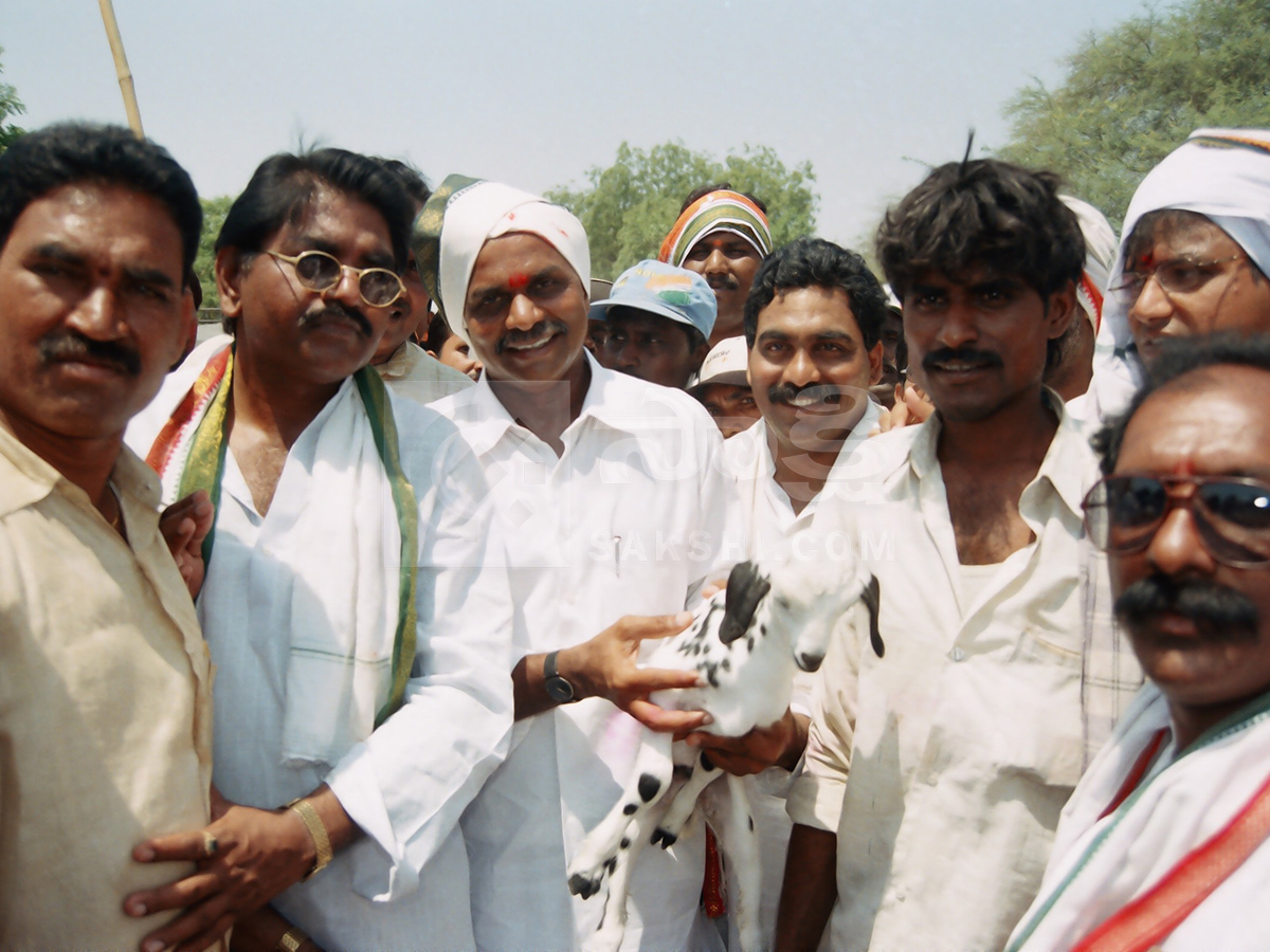 YS Rajasekhara Reddy Padayatra HD Unseen Photos24