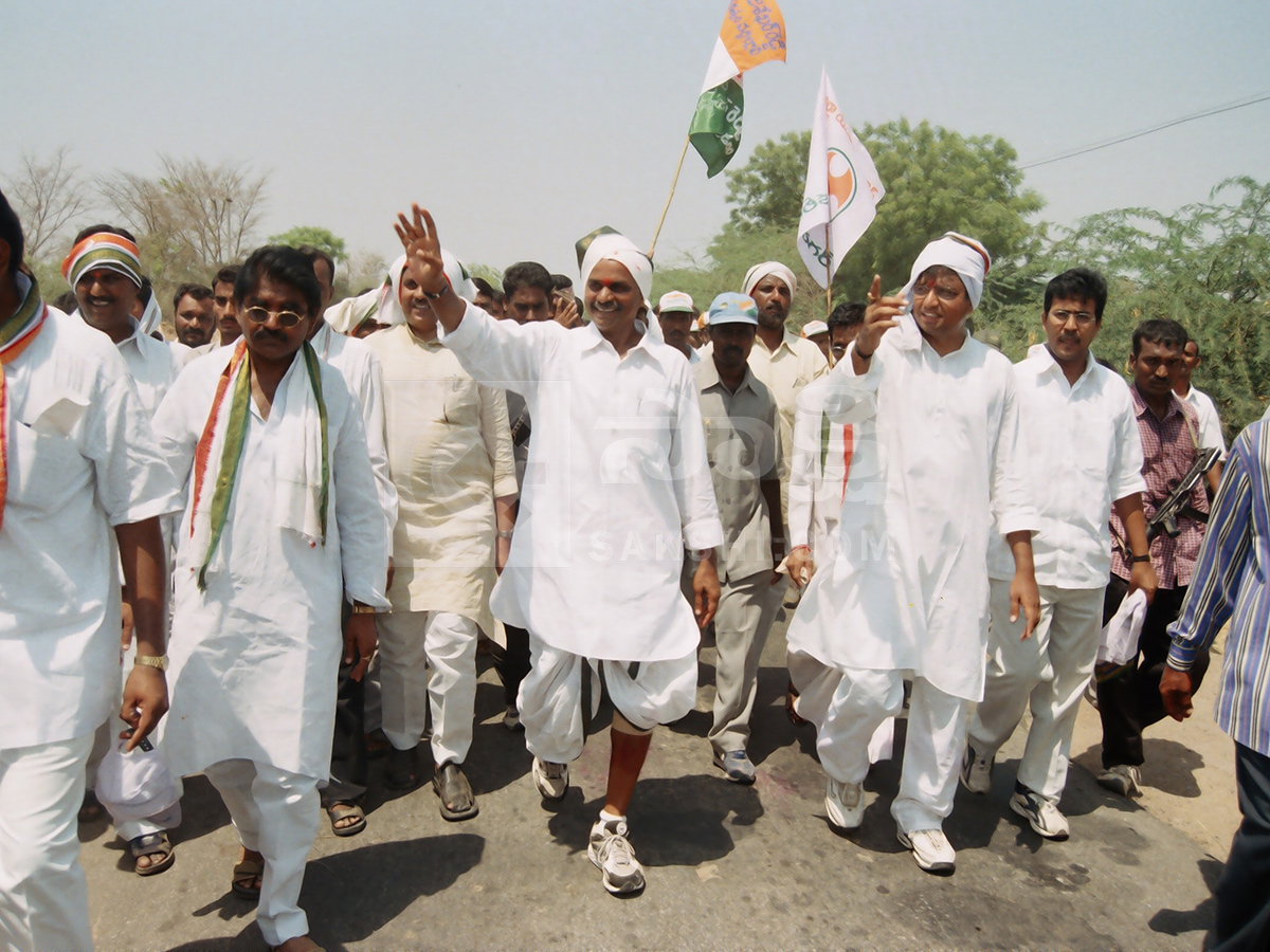 YS Rajasekhara Reddy Padayatra HD Unseen Photos25