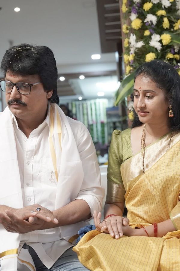 Actress Meenavasu Wedding Anniversary.. Special Wishes for Her Husband: Photos2