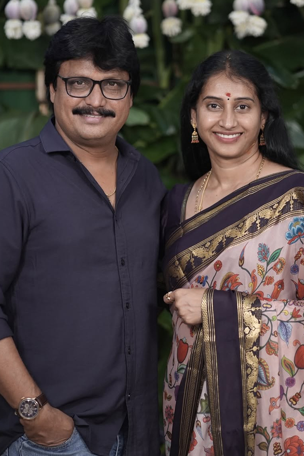 Actress Meenavasu Wedding Anniversary.. Special Wishes for Her Husband: Photos11
