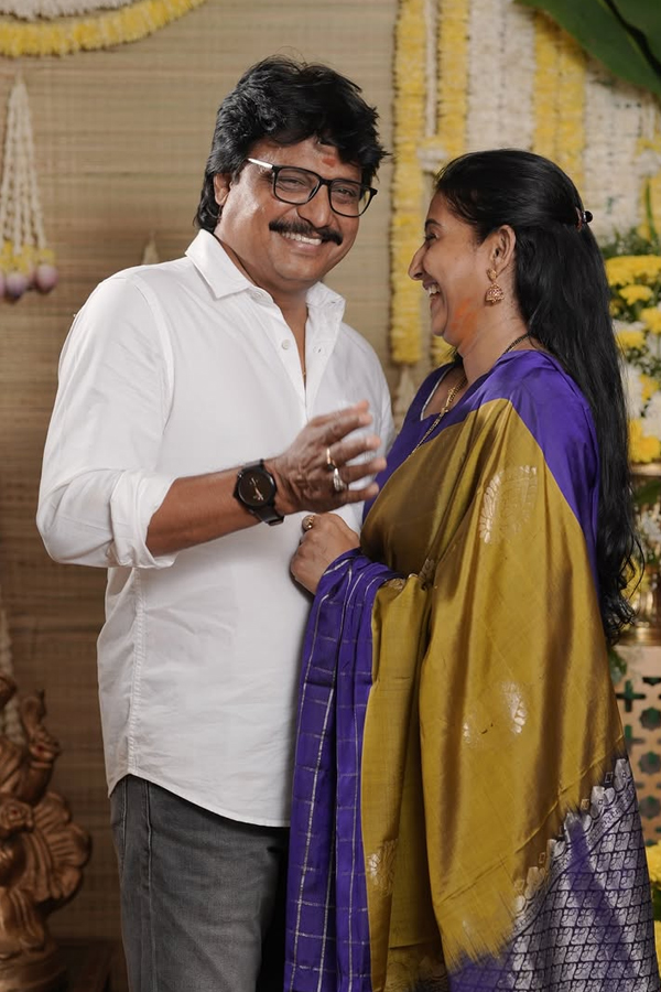 Actress Meenavasu Wedding Anniversary.. Special Wishes for Her Husband: Photos5