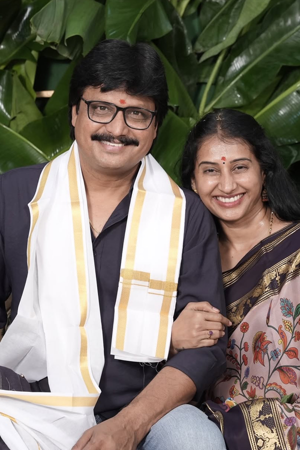 Actress Meenavasu Wedding Anniversary.. Special Wishes for Her Husband: Photos7