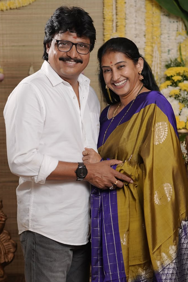 Actress Meenavasu Wedding Anniversary.. Special Wishes for Her Husband: Photos10
