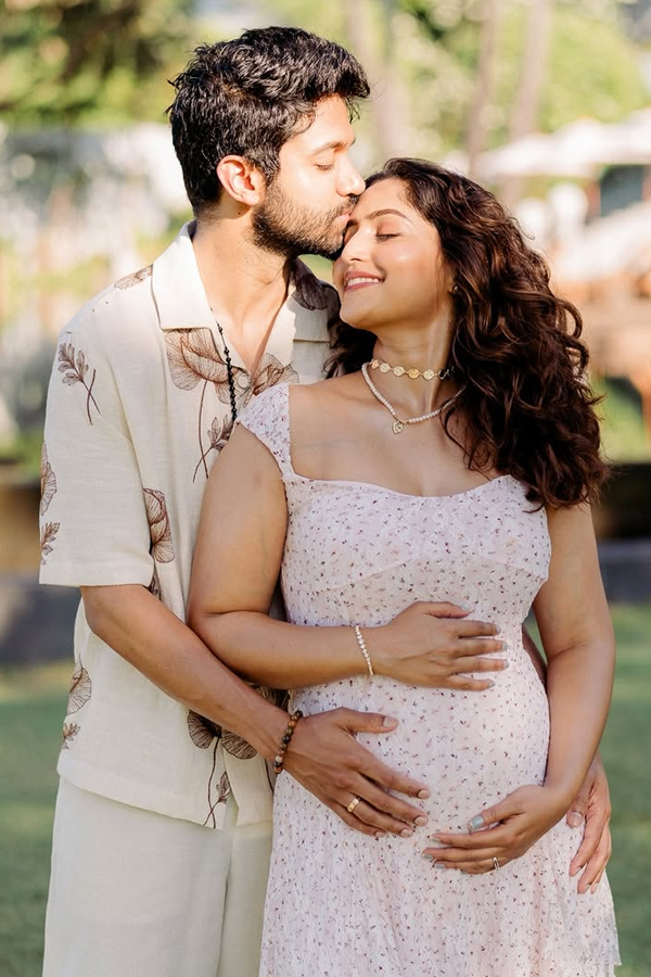 Reba John And Joemon Joseph look Adorable In pregnancy photoshoot Photos4