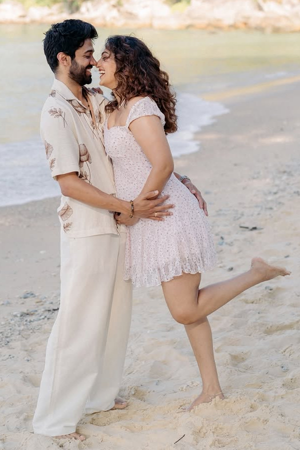 Reba John And Joemon Joseph look Adorable In pregnancy photoshoot Photos7