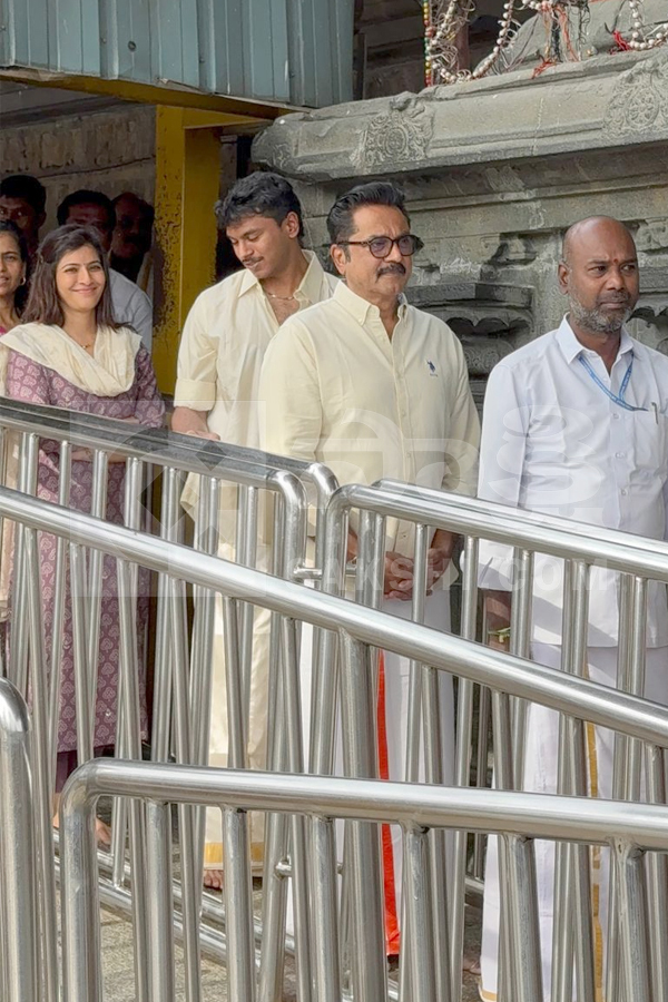 Sarathkumar And Actress Varalaxmi Visited Tirumala Photos2