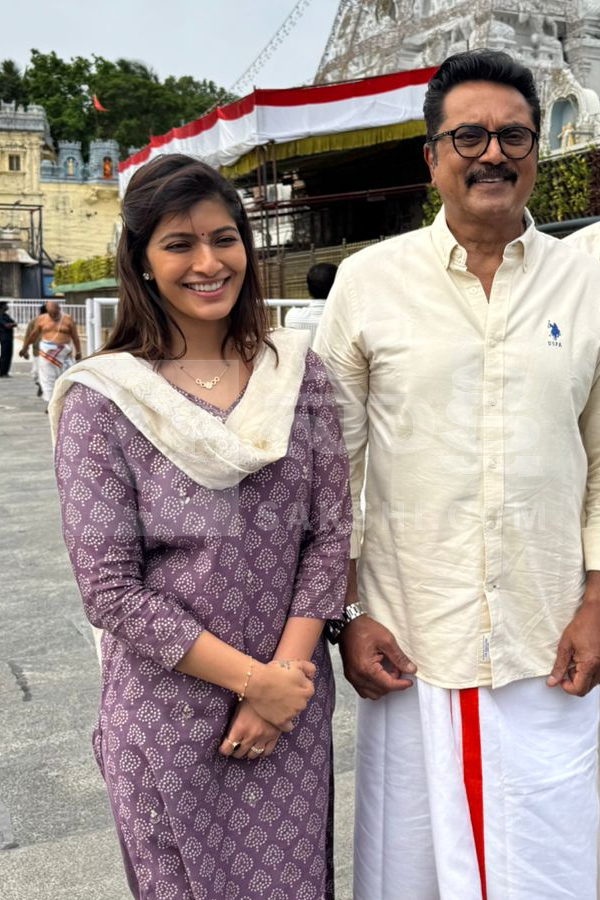 Sarathkumar And Actress Varalaxmi Visited Tirumala Photos11