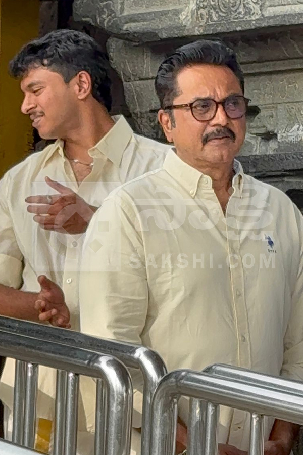 Sarathkumar And Actress Varalaxmi Visited Tirumala Photos4