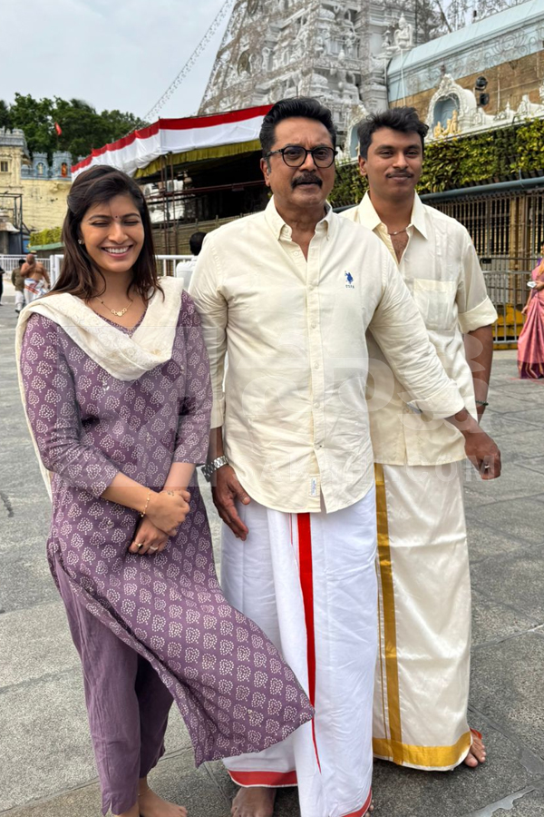 Sarathkumar And Actress Varalaxmi Visited Tirumala Photos10