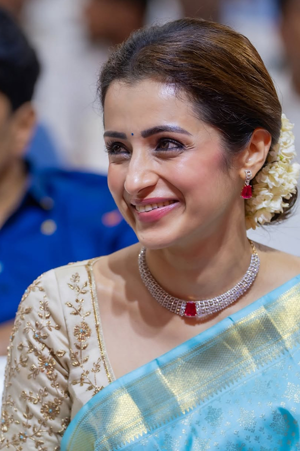 Actress Trisha Krishnan Attend TVK VIjay Oath Ceremony Photos11