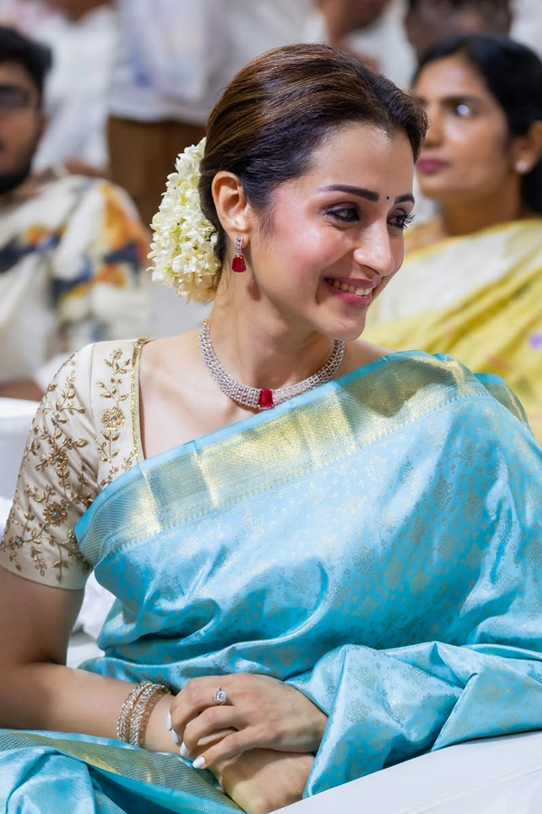 Actress Trisha Krishnan Attend TVK VIjay Oath Ceremony Photos12