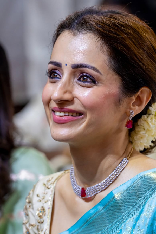Actress Trisha Krishnan Attend TVK VIjay Oath Ceremony Photos8