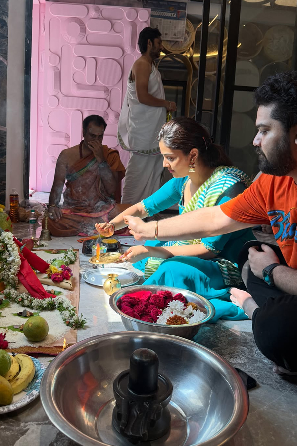 Anchor Sreemukhi New House Warming ceremony Photos12