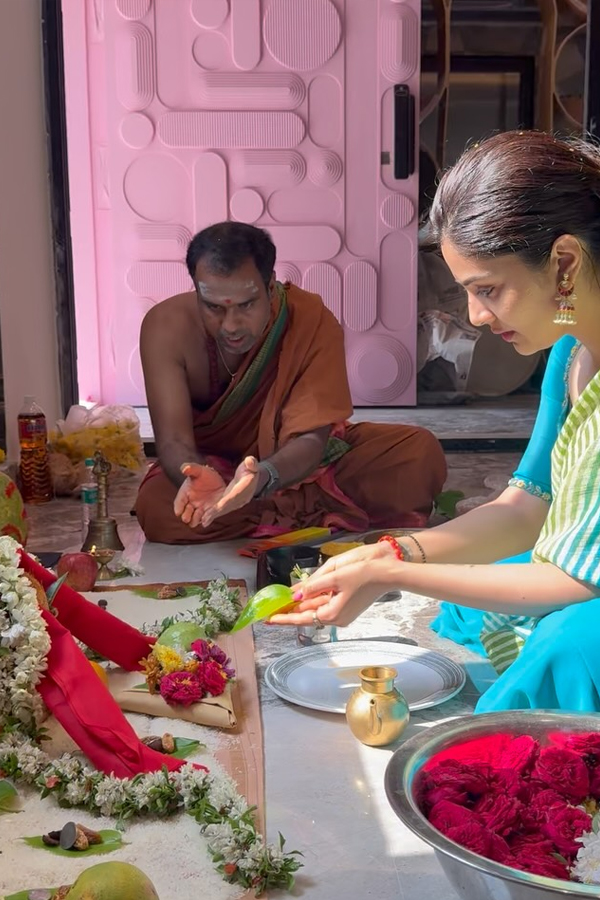 Anchor Sreemukhi New House Warming ceremony Photos8