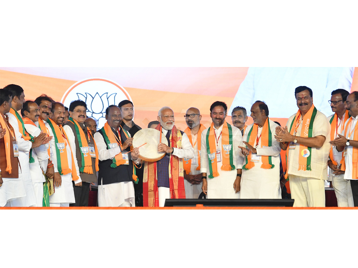 PM Modi Addresses Public Meeting In Hyderabad Photos12