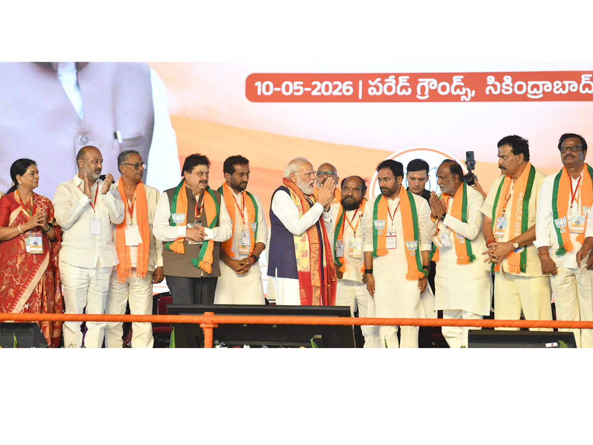 PM Modi Addresses Public Meeting In Hyderabad Photos16