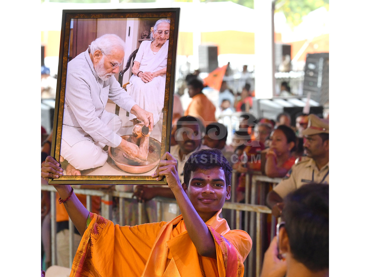 PM Modi Addresses Public Meeting In Hyderabad Photos4