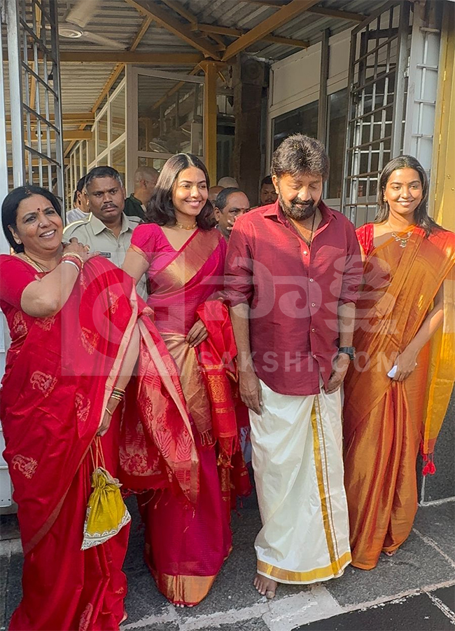 Actor Rajashekhar Family Visit in Tirumala HD Photos14