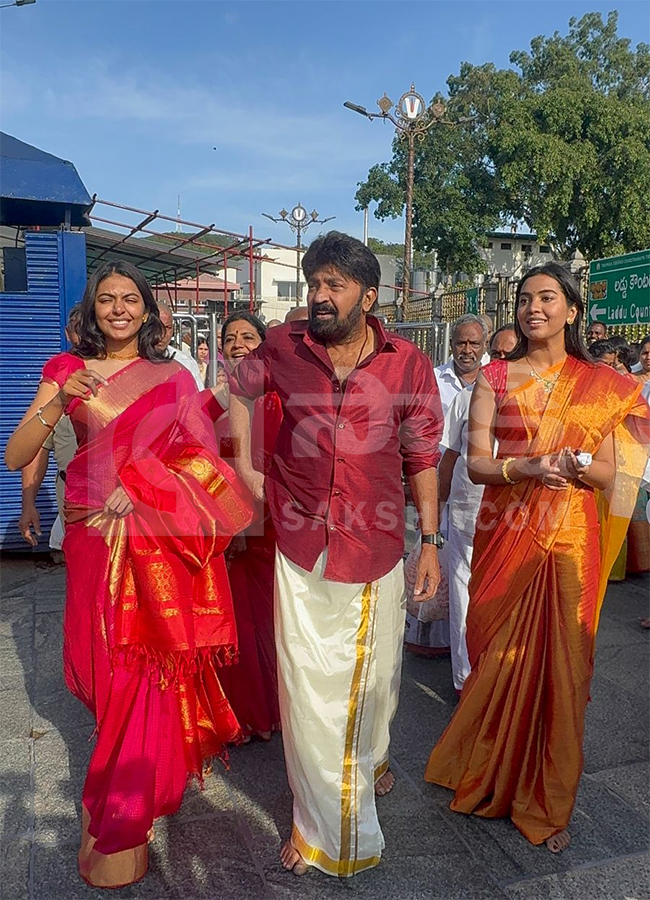 Actor Rajashekhar Family Visit in Tirumala HD Photos3