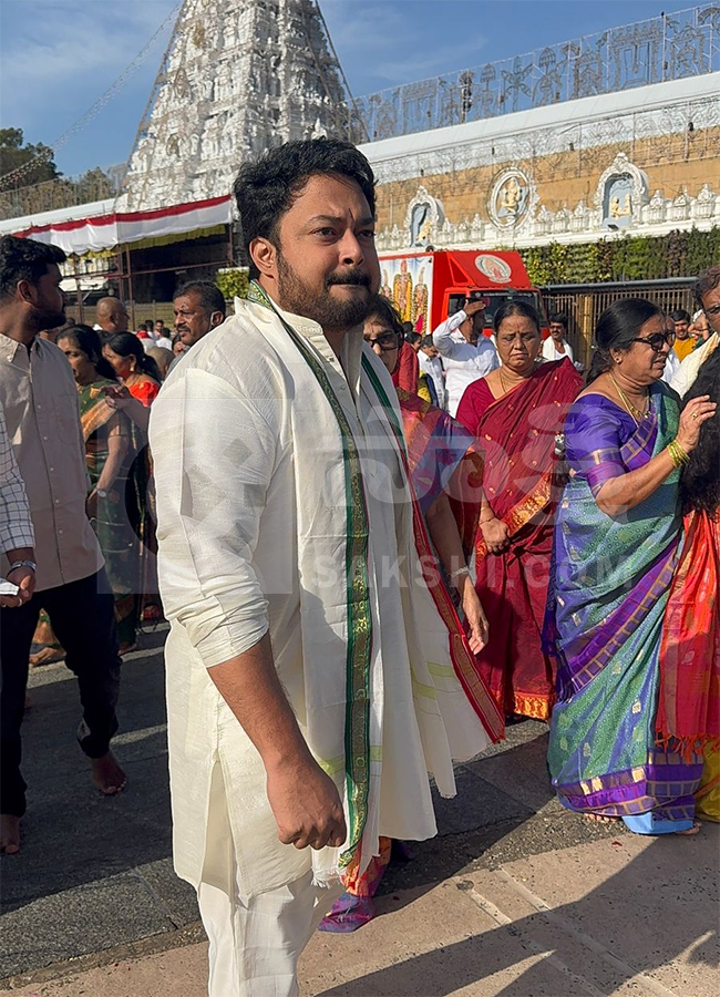 Actor Rajashekhar Family Visit in Tirumala HD Photos4