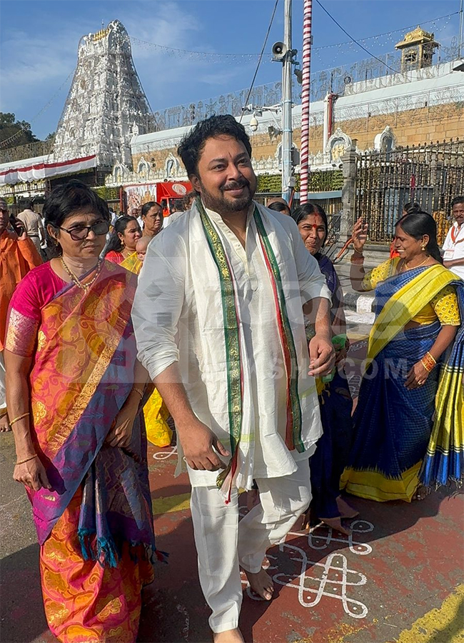 Actor Rajashekhar Family Visit in Tirumala HD Photos5