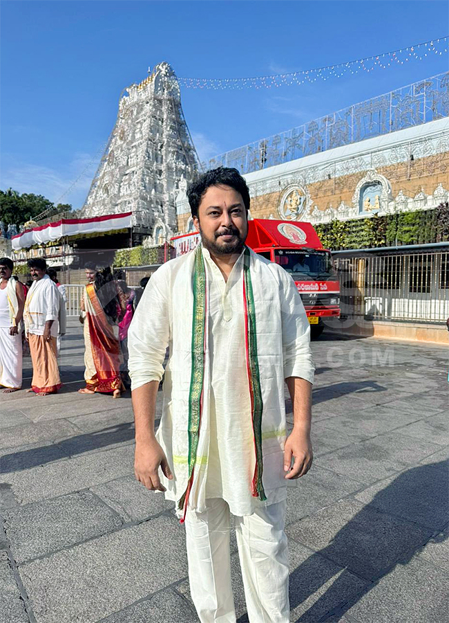 Actor Rajashekhar Family Visit in Tirumala HD Photos7