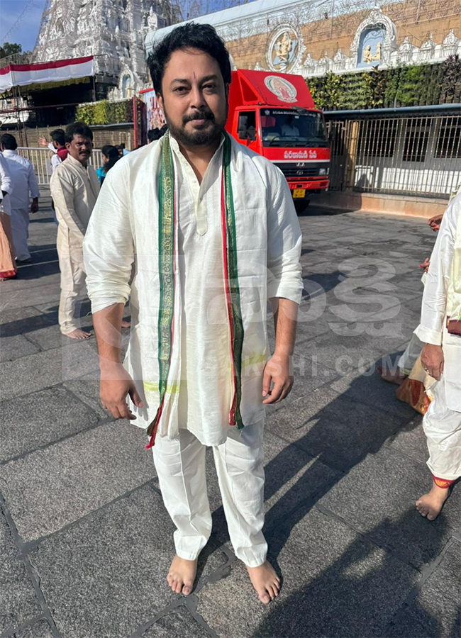 Actor Rajashekhar Family Visit in Tirumala HD Photos8