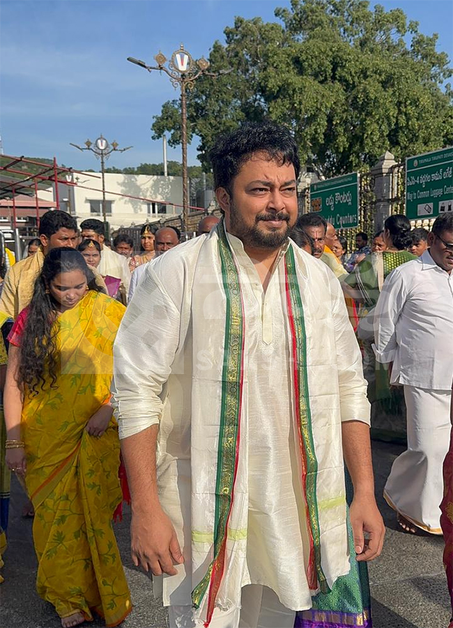 Actor Rajashekhar Family Visit in Tirumala HD Photos9