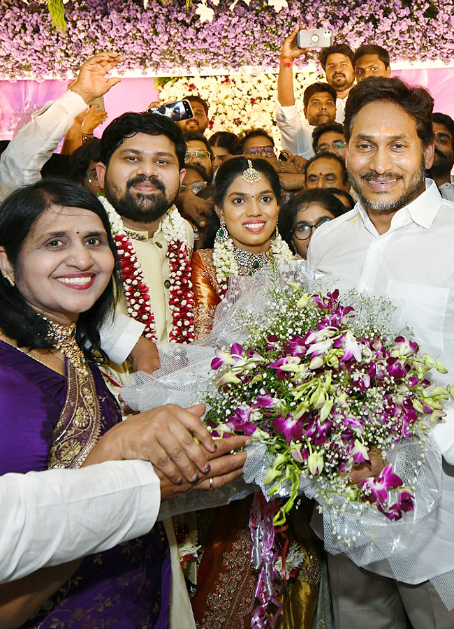 YS Jagan Attends MLC Madhusudan Son Marriage At Anantapur14