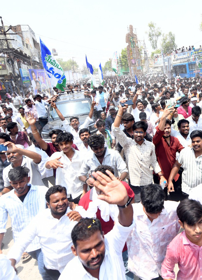 YS Jagan Attends MLC Madhusudan Son Marriage At Anantapur16