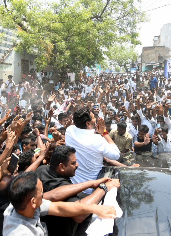 YS Jagan Attends MLC Madhusudan Son Marriage At Anantapur17