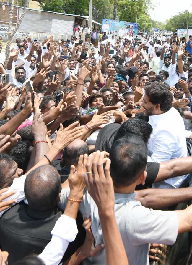 YS Jagan Attends MLC Madhusudan Son Marriage At Anantapur19