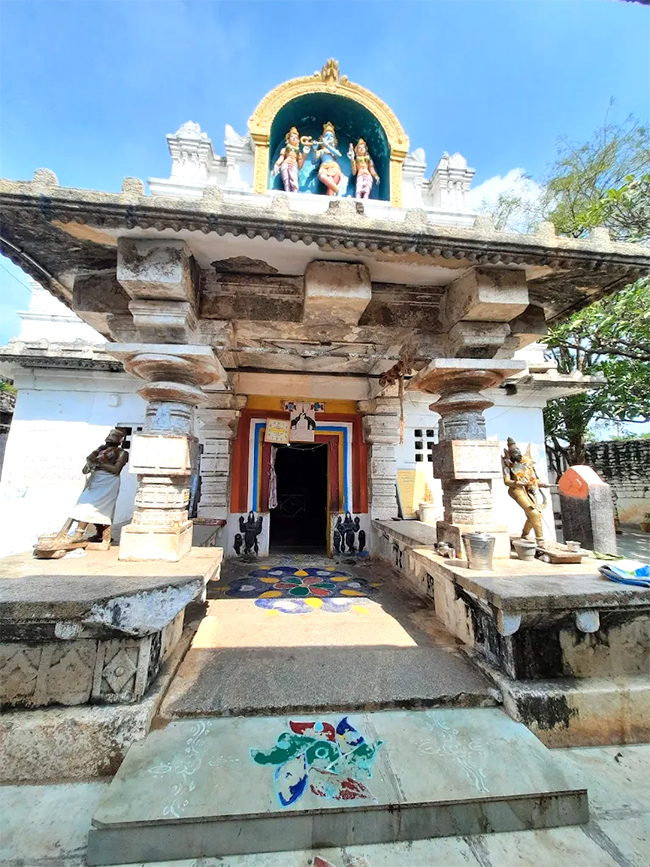 Sri Adivaraha Lakshmi Narasimha VenuGopala Swamy Temple HD Photos3