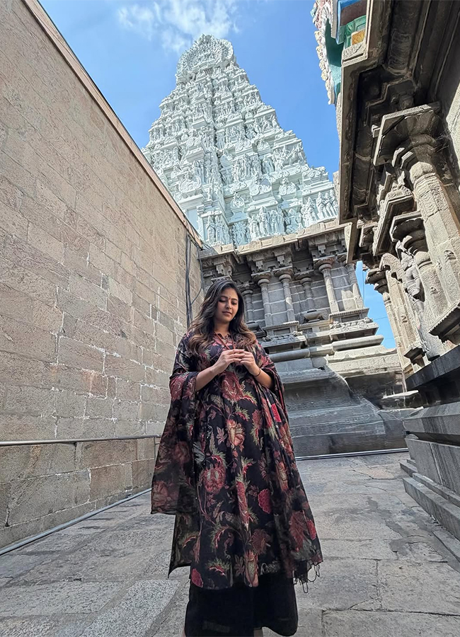Tollywood Actress Anjali Arunachalam Tour Viral Photos10