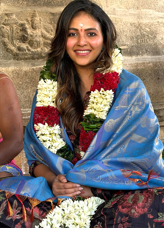 Tollywood Actress Anjali Arunachalam Tour Viral Photos12