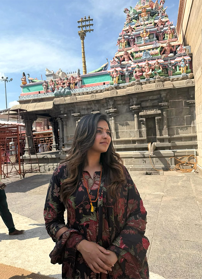 Tollywood Actress Anjali Arunachalam Tour Viral Photos2