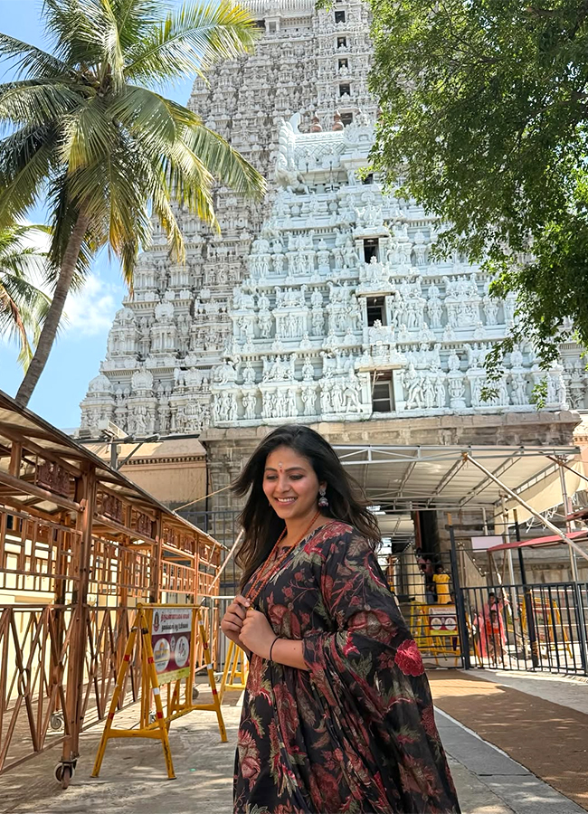 Tollywood Actress Anjali Arunachalam Tour Viral Photos3