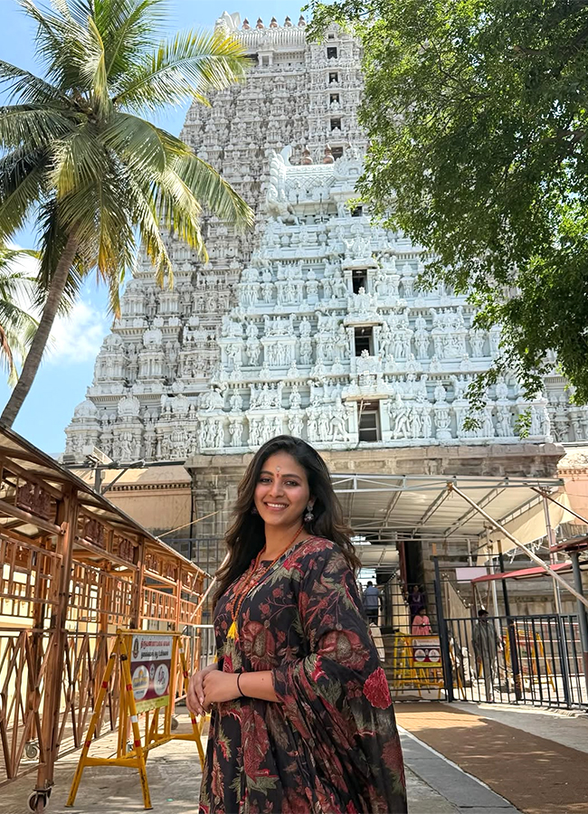 Tollywood Actress Anjali Arunachalam Tour Viral Photos4