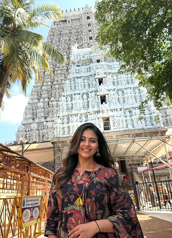 Tollywood Actress Anjali Arunachalam Tour Viral Photos6