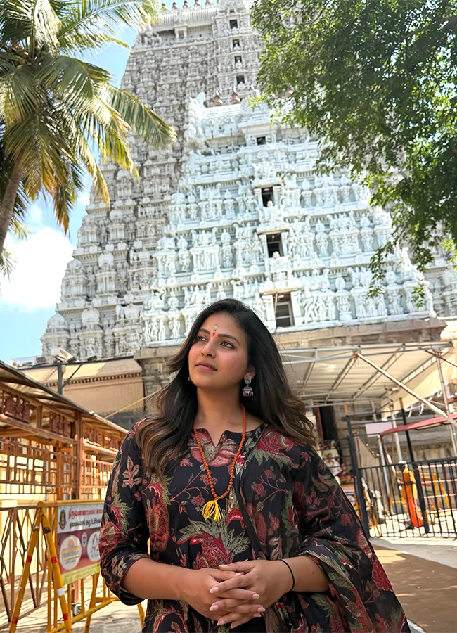 Tollywood Actress Anjali Arunachalam Tour Viral Photos7