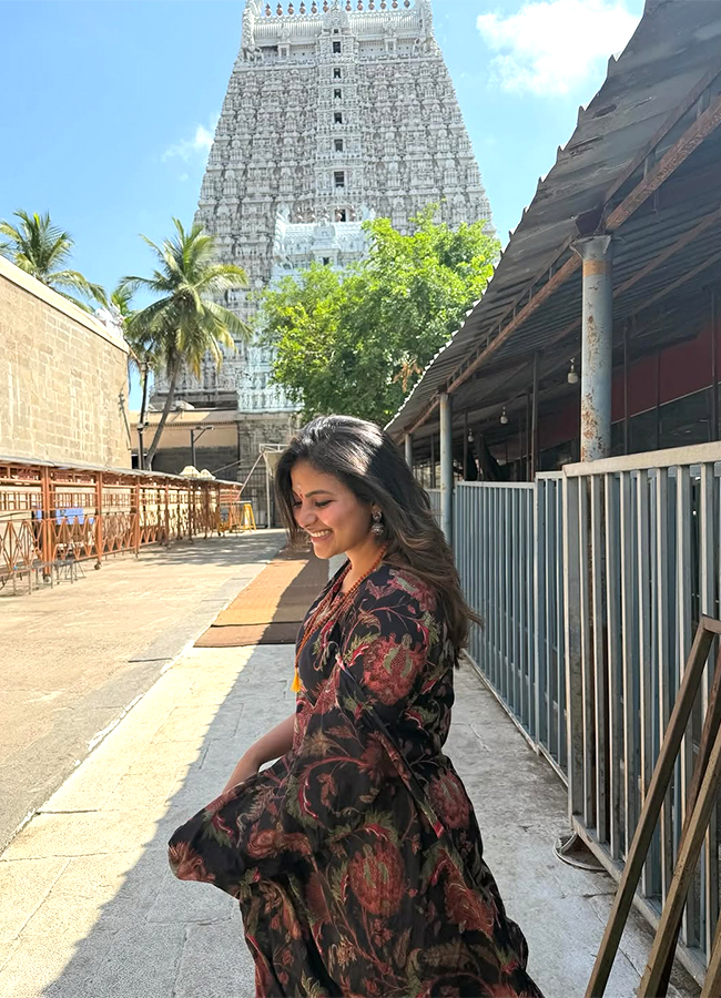 Tollywood Actress Anjali Arunachalam Tour Viral Photos8