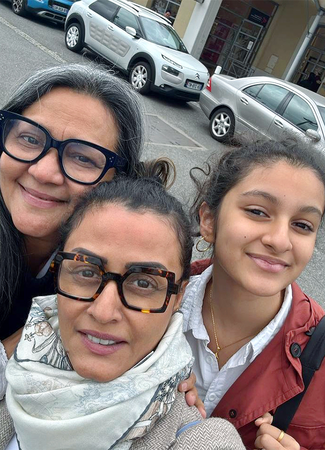 Mahesh Babu Family Vacation Viral Photos4