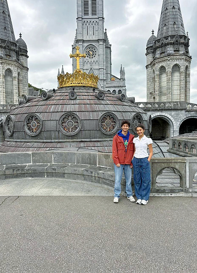 Mahesh Babu Family Vacation Viral Photos5