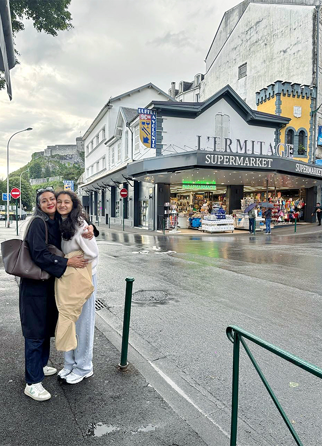 Mahesh Babu Family Vacation Viral Photos6